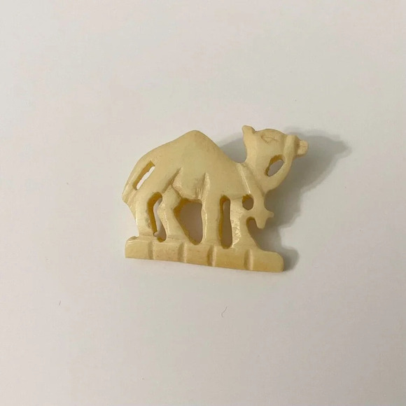 Vintage Camel Pin 1.25 x 1 Inch  Size - Picture 1 of 10